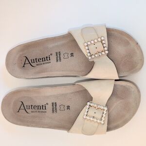 Autenti Elegant Pearl-Embellished Cream Sandals Size 39/9
